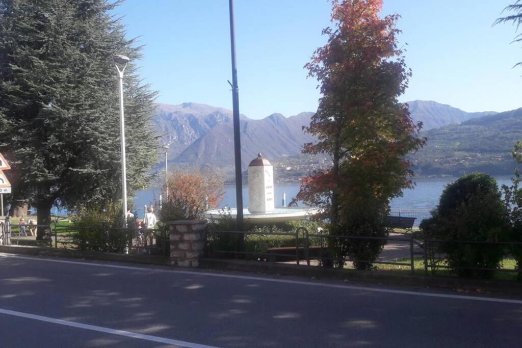 Appartamento Sul Lago D'Iseo Tavernola Bergamasca Exteriör bild